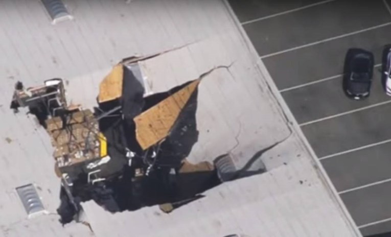Borbeni zrakoplov F-16 zabio se u skladište u Kaliforniji